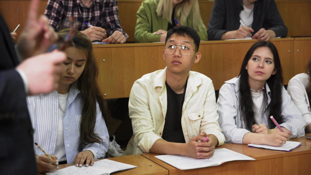 台湾で学ぶ外国人留学生に関する規則、台湾の大学で学ぶ外国人留学生、大学に出願する外国人留学生、台湾の高校で学ぶ外国人留学生、台湾の中学校で学ぶ外国人留学生、台湾の小学校で学ぶ外国人留学生、大学に出願する外国人留学生、国立台湾大学に出願する外国人留学生、台湾で学ぶ外国人留学生の年齢制限、外国人留学生の入学ガイドライン、台湾で学ぶ外国人留学生のビザ、外国人留学生の入学、国立台湾大学の外国人留学生の割合、大学院プログラムに出願する外国人留学生、台湾で学ぶインドネシア人、大学に出願する外国人留学生、台湾で学ぶ外国人留学生の申請書